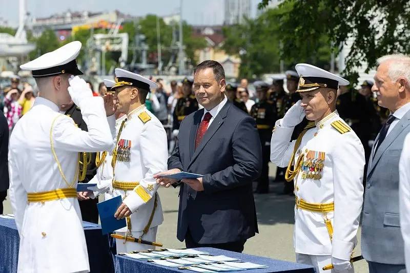 ✅Во Владивостоке 62 выпускника Нахимовского училища получили аттестаты