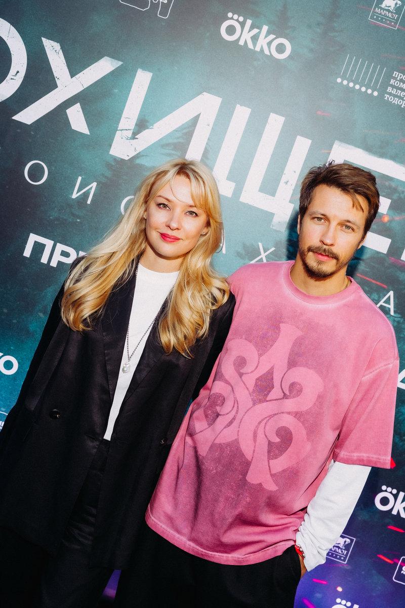 В летнем кинотеатре Okko на ВДНХ прошла премьера детективного триллера «Похищение» с Тимофеем Трибунцевым и Мариной Васильевой