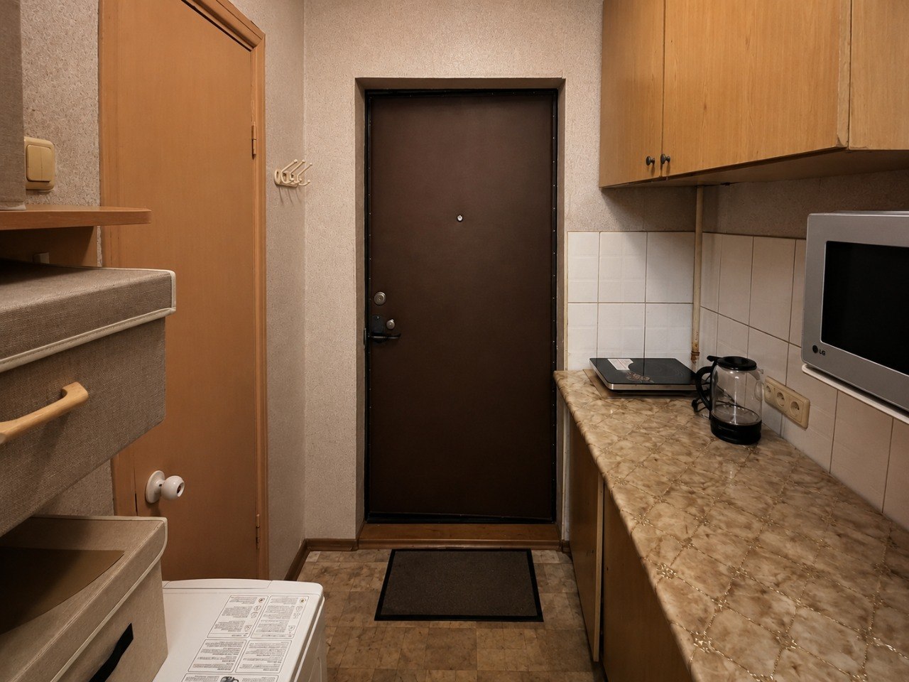 #продажа 

Проспект Красного Знамени 51  | гостинка | 17,1м² |6/9эт 

4