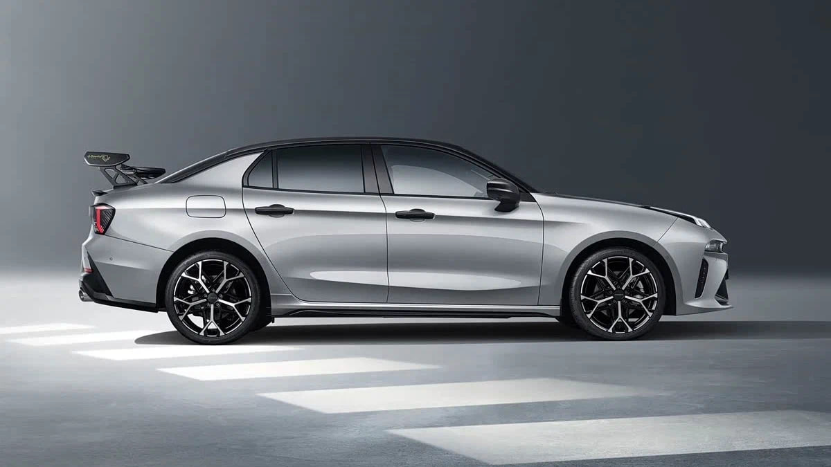 Lynk & Co 03 получит версию с большим антикрылом, но без прибавки к мощности
…