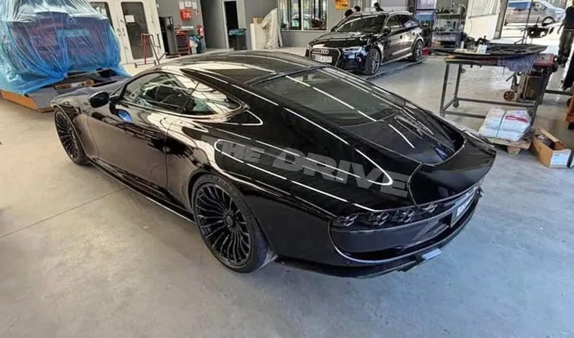 📸 Таинственный суперкар Brabus

Портал The Drive опубликовал изображения готовящейся новинки Brabus