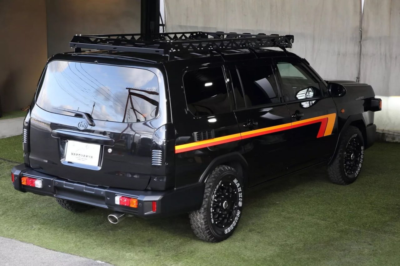 Японцы превратили Toyota Probox в подобие Land Cruiser 70

Такой нестандартный тюнинг для недорогого универсала придумала фирма Hakobanya
