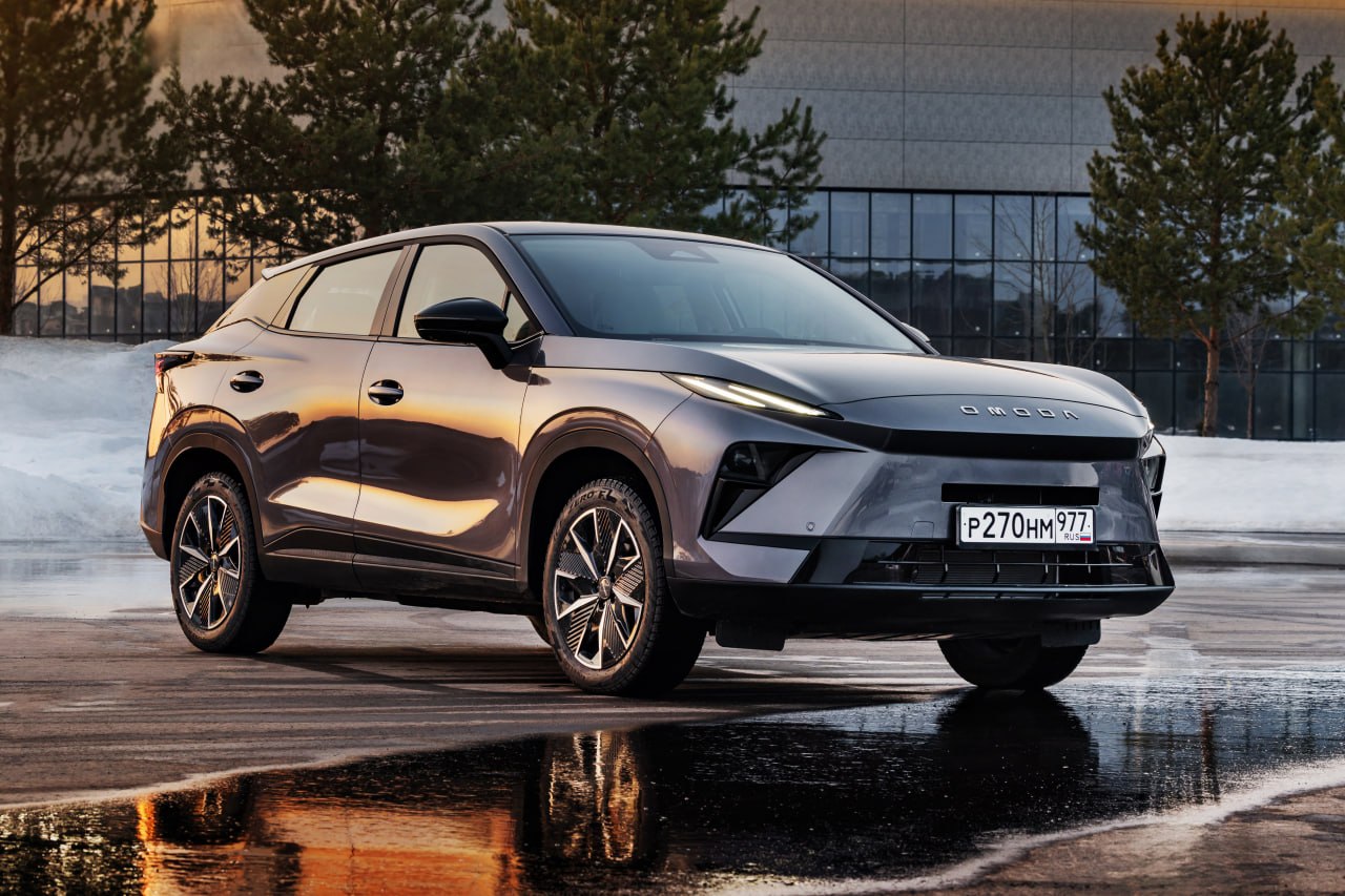 🎡 Новая Omoda C5: пять фактов

🔴Выглядит по-другому, но старых деталей хватает
С прежней «пятёрки» перекочевали двери, крылья и крыша