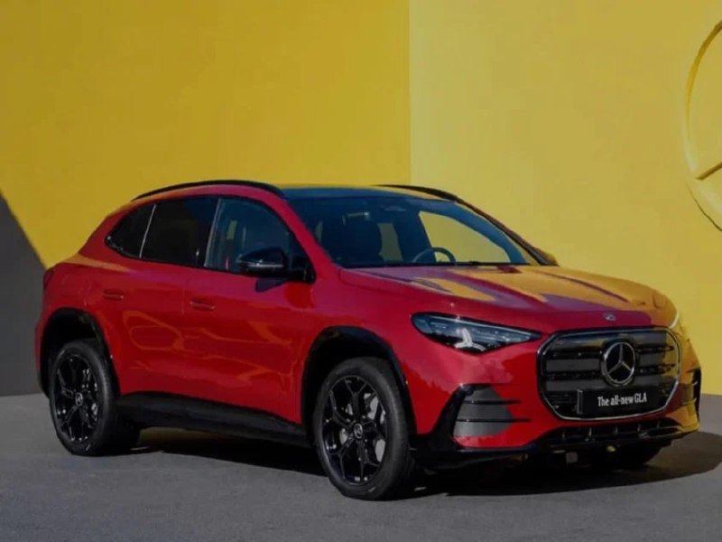 Новый Mercedes-Benz GLA рассекретили за день до премьеры

Официально представ…