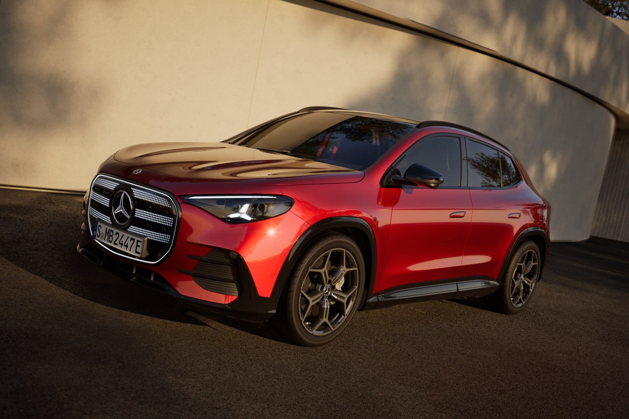Mercedes-Benz представил GLA нового поколения

Сначала на рынок выйдет электр…