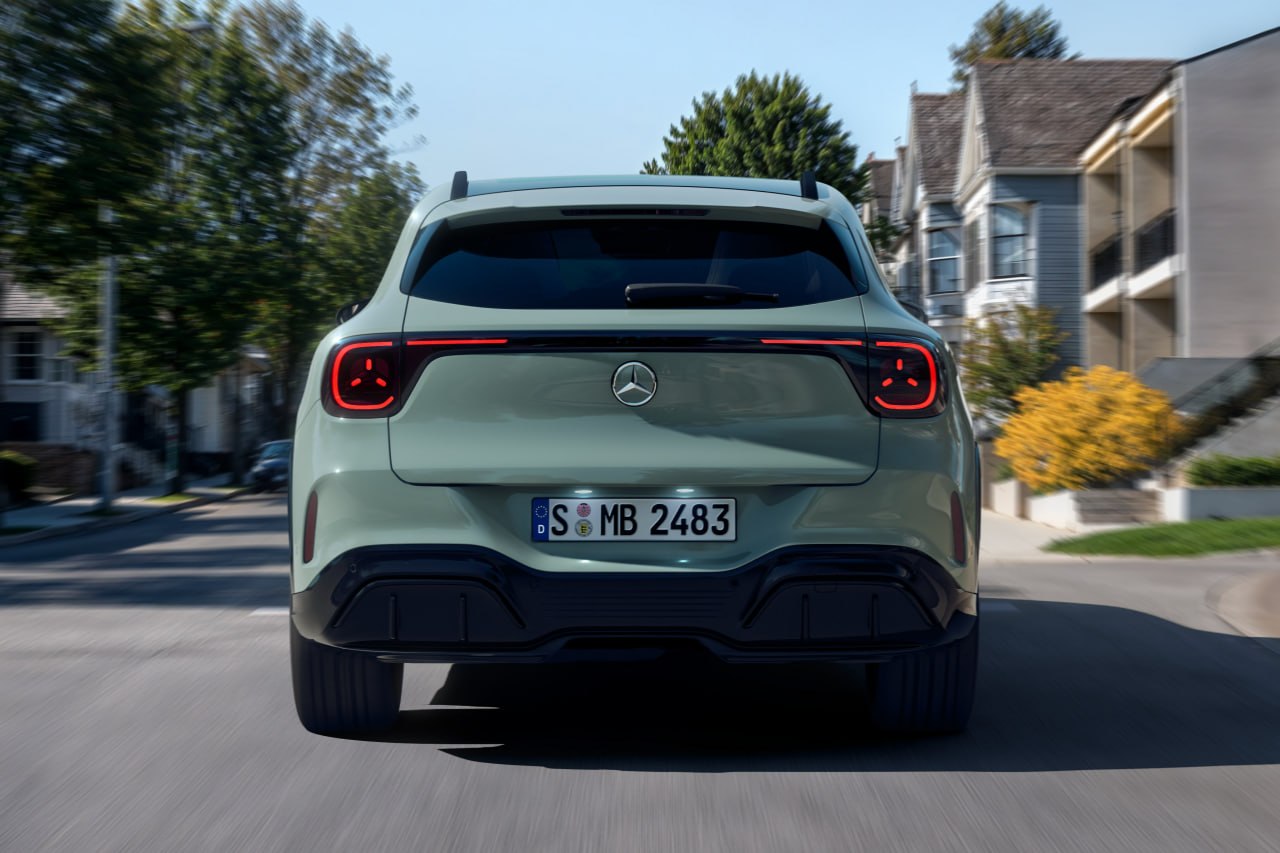 Mercedes-Benz представил GLA нового поколения

Сначала на рынок выйдет электр…