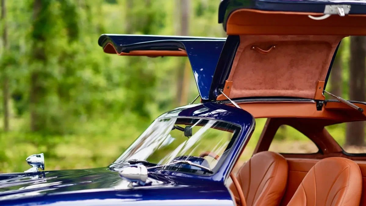 Недорогой Chrysler превратили в культовый «Мерседес»

Кузовное ателье Signature Autosports выставило на продажу одну из своих последних работ