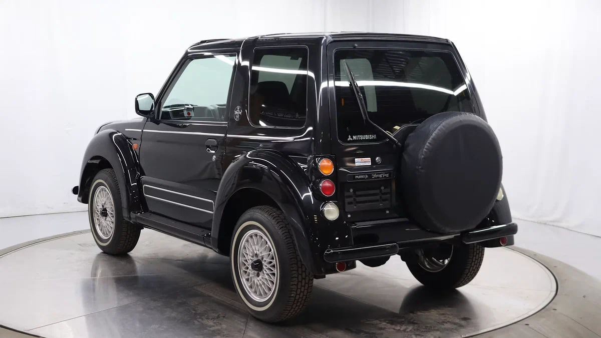 Очень странный Pajero в ретростиле уйдёт с молотка

В сентябре на аукционе Me…