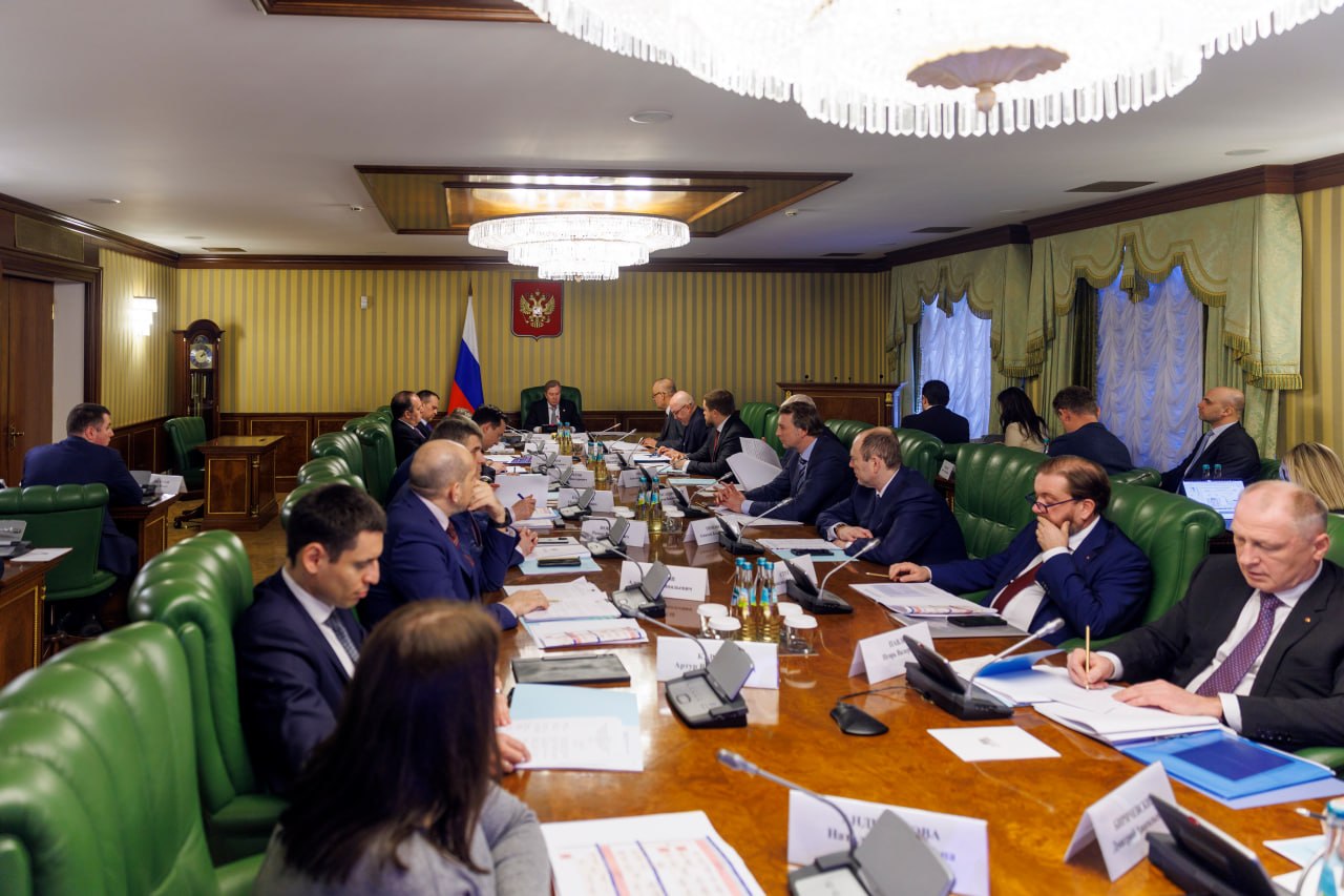 Виталий Савельев провел заседание оргкомитета первого Международного транспор…