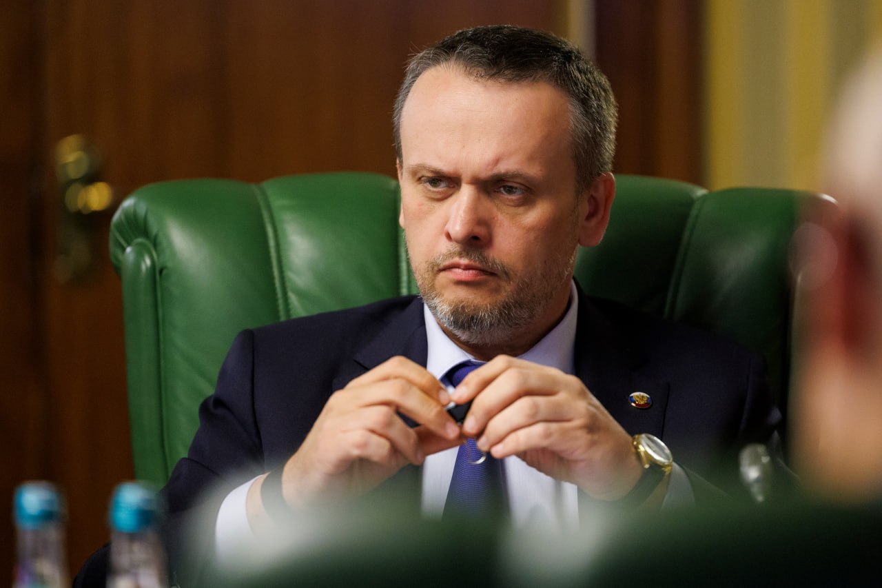 Виталий Савельев провел заседание оргкомитета первого Международного транспор…