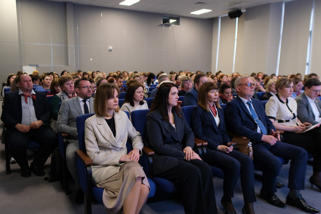 Минпросвещения утвердило план мероприятий проекта «Без срока давности»

📌Мин…