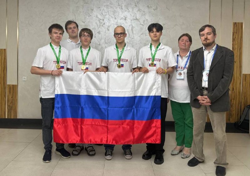 Школьники российской сборной взяли 4 золота на Международной олимпиаде по био…