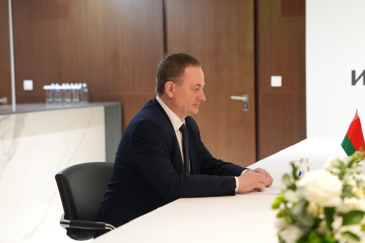 Денис Мантуров наградил лауреата национальной промышленной премии «Индустрия»…