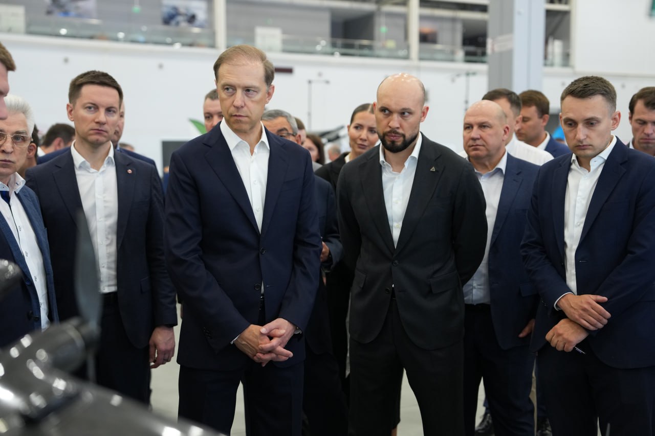 Денис Мантуров провел тематическую сессию по использованию дронов-перехватчик…