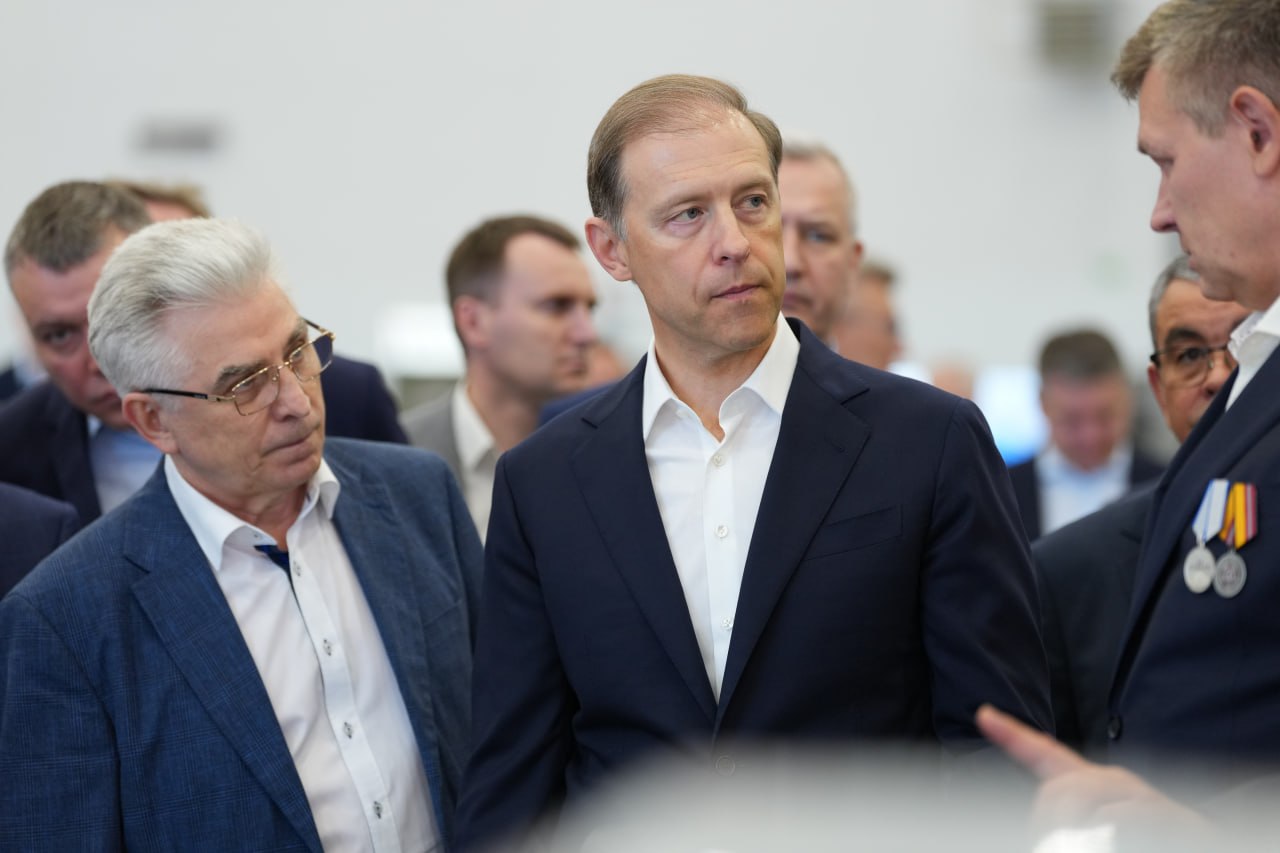 Денис Мантуров провел тематическую сессию по использованию дронов-перехватчик…