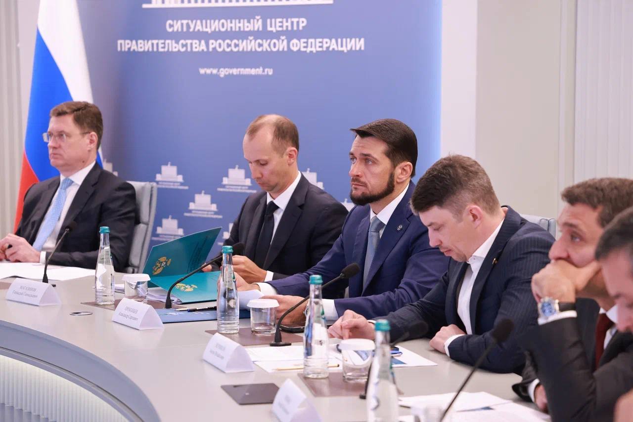Александр Новак провел совещание по энергоснабжению Республики Алтай

Участни…
