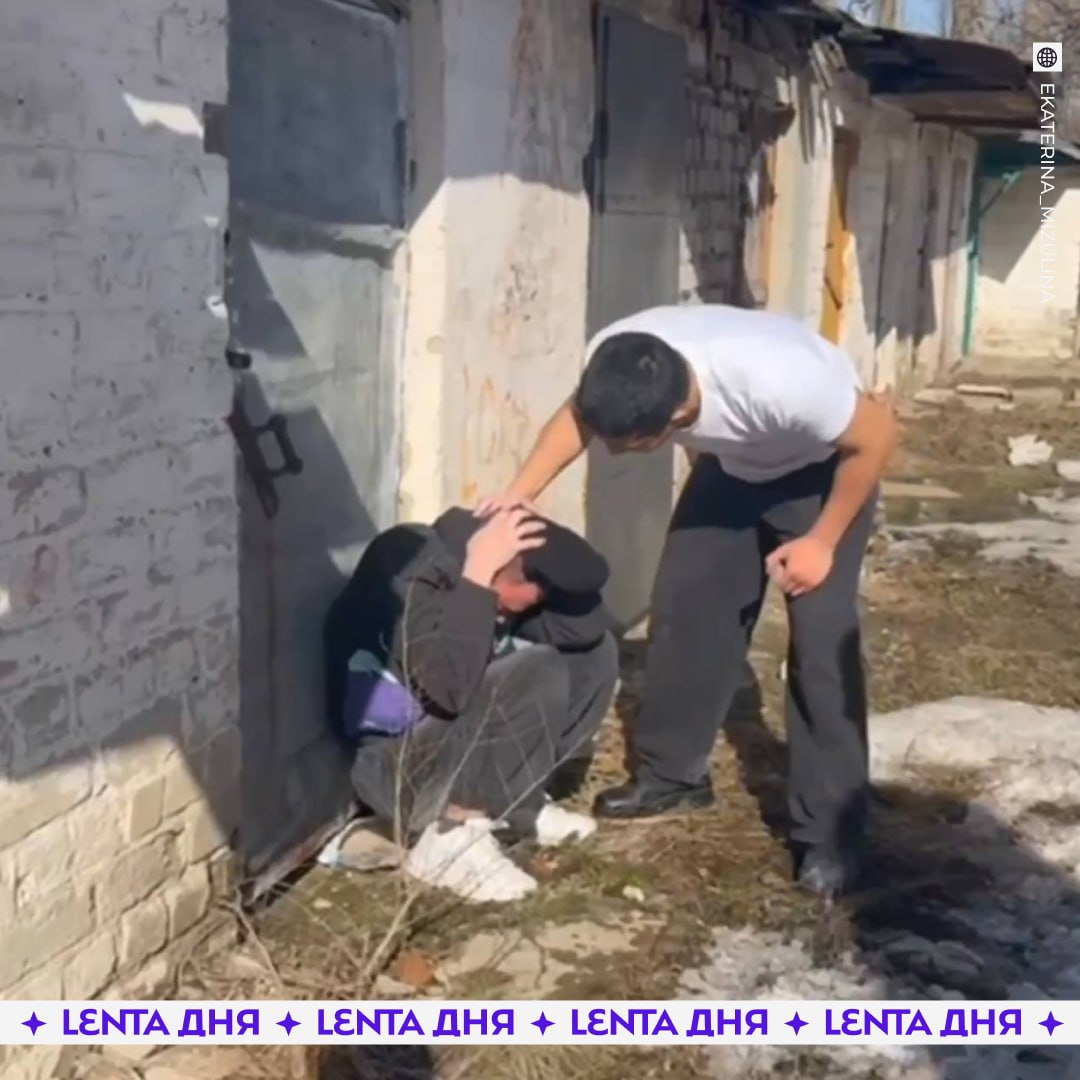 😡 Банда подростков нападает на людей и заставляет школьниц раздеваться на камеру