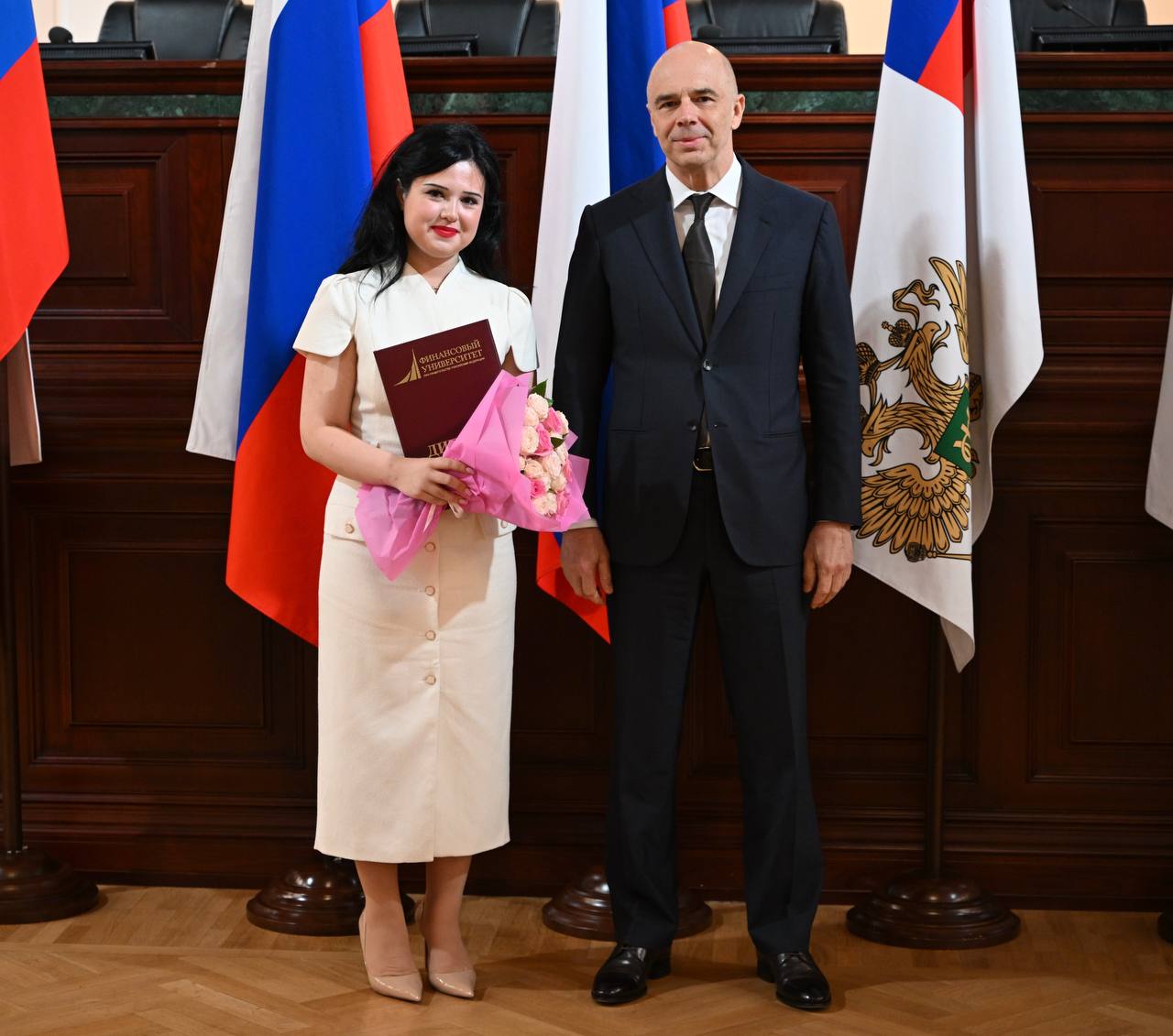🎉Антон Силуанов вручил дипломы выпускникам Финансового факультета Финуниверс…