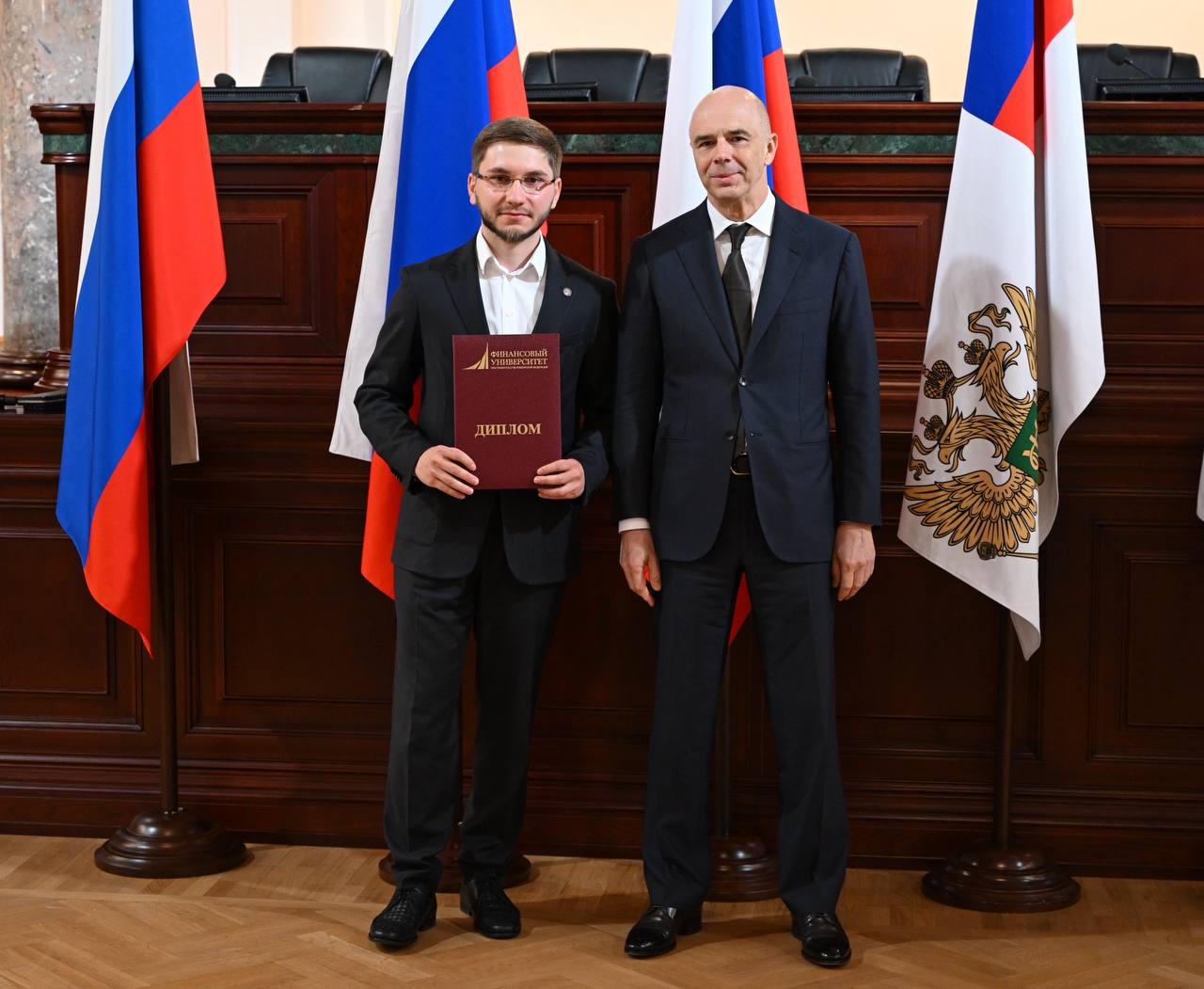 🎉Антон Силуанов вручил дипломы выпускникам Финансового факультета Финуниверс…