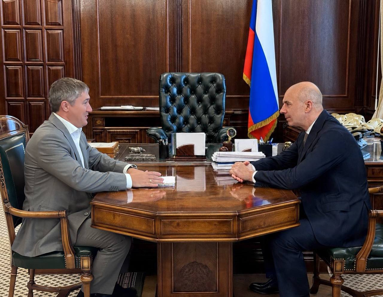 🤝 Антон Силуанов провел рабочую встречу с губернатором Пермского края Дмитри…