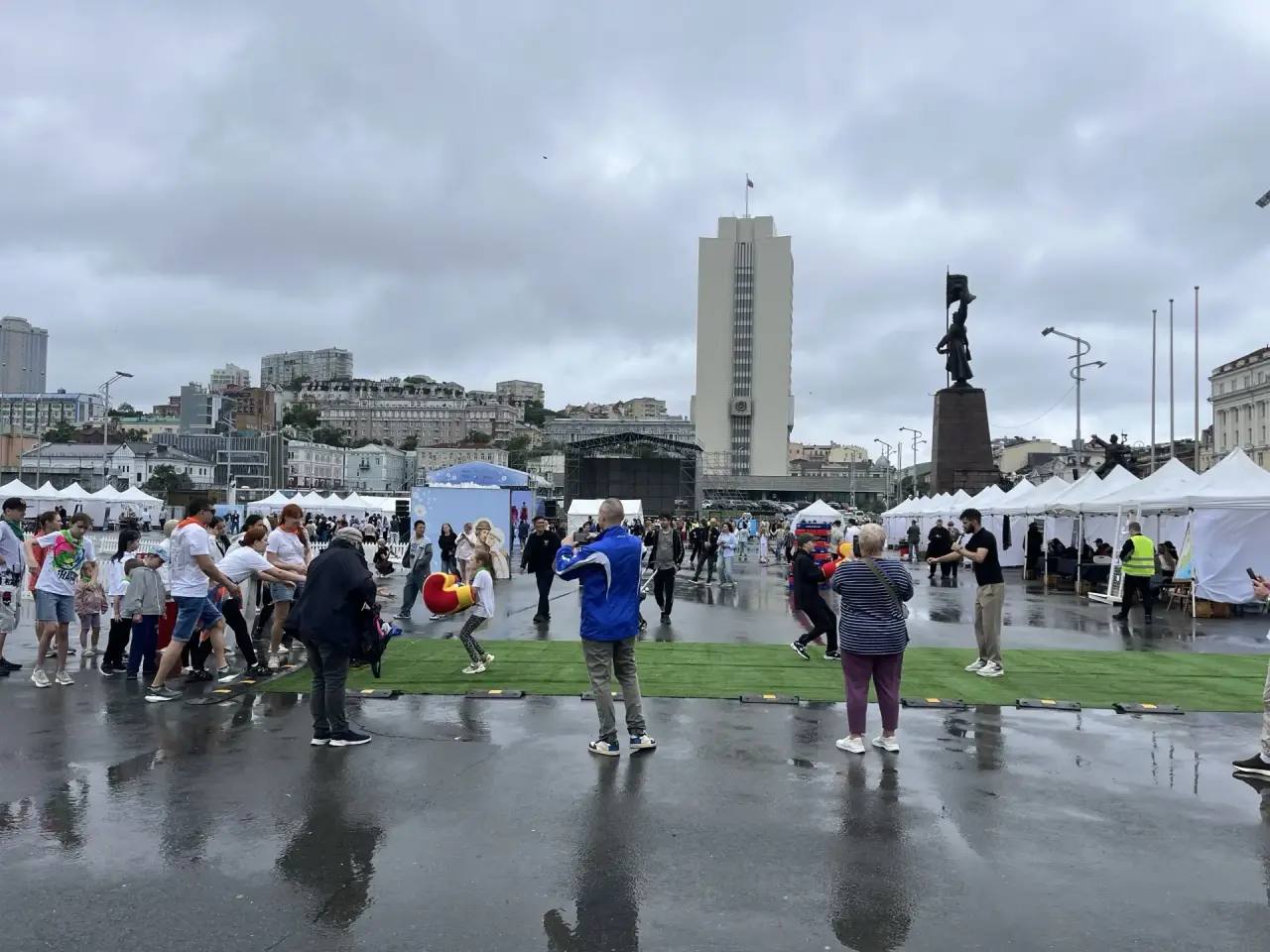 ☔️Дождь — не помеха, когда семьи собираются вместе