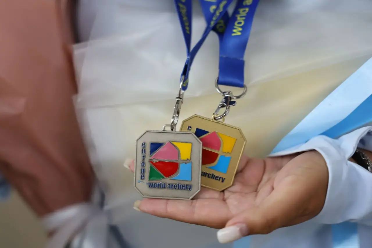 🏹 Чемпионка вернулась домой!

Сегодня в аэропорту Владивостока встретили Софию Мун — воспитанницу КСШОР, студентку ДВФУ