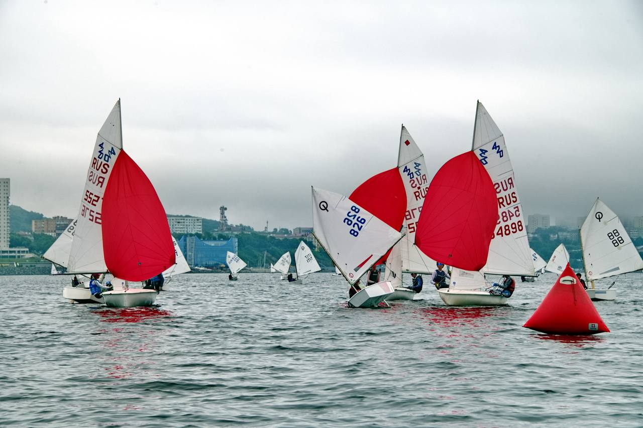 ⛵️🌊Первенство ДФО по парусному спорту проходит в Амурском заливе

150+ яхтс…