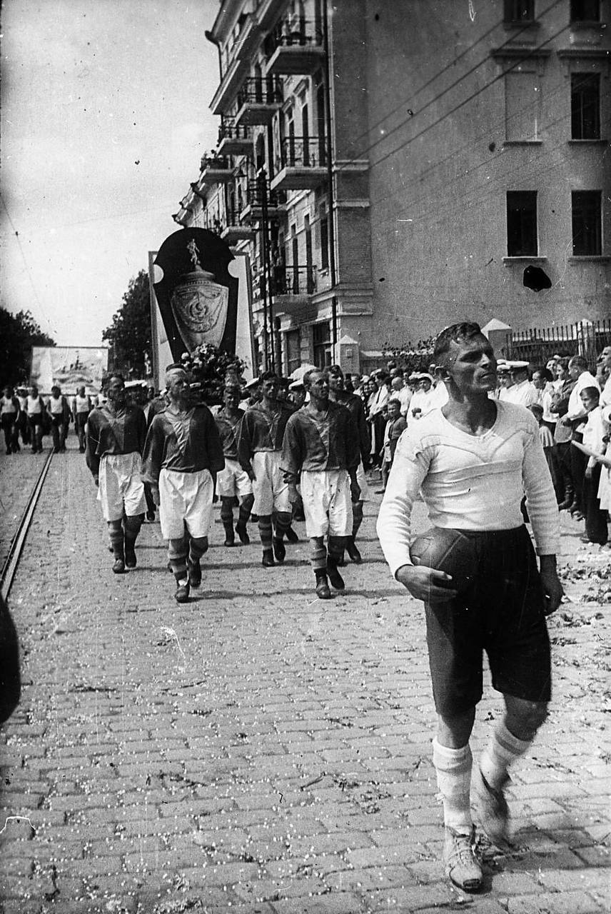 🌺 С праздником Весны и Труда!

Первомай — это больше, чем дата в календаре