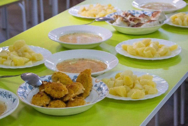 С начала нового учебного года в меню столовых школ города появится продукция из рыбы, выловленной в местных акваториях