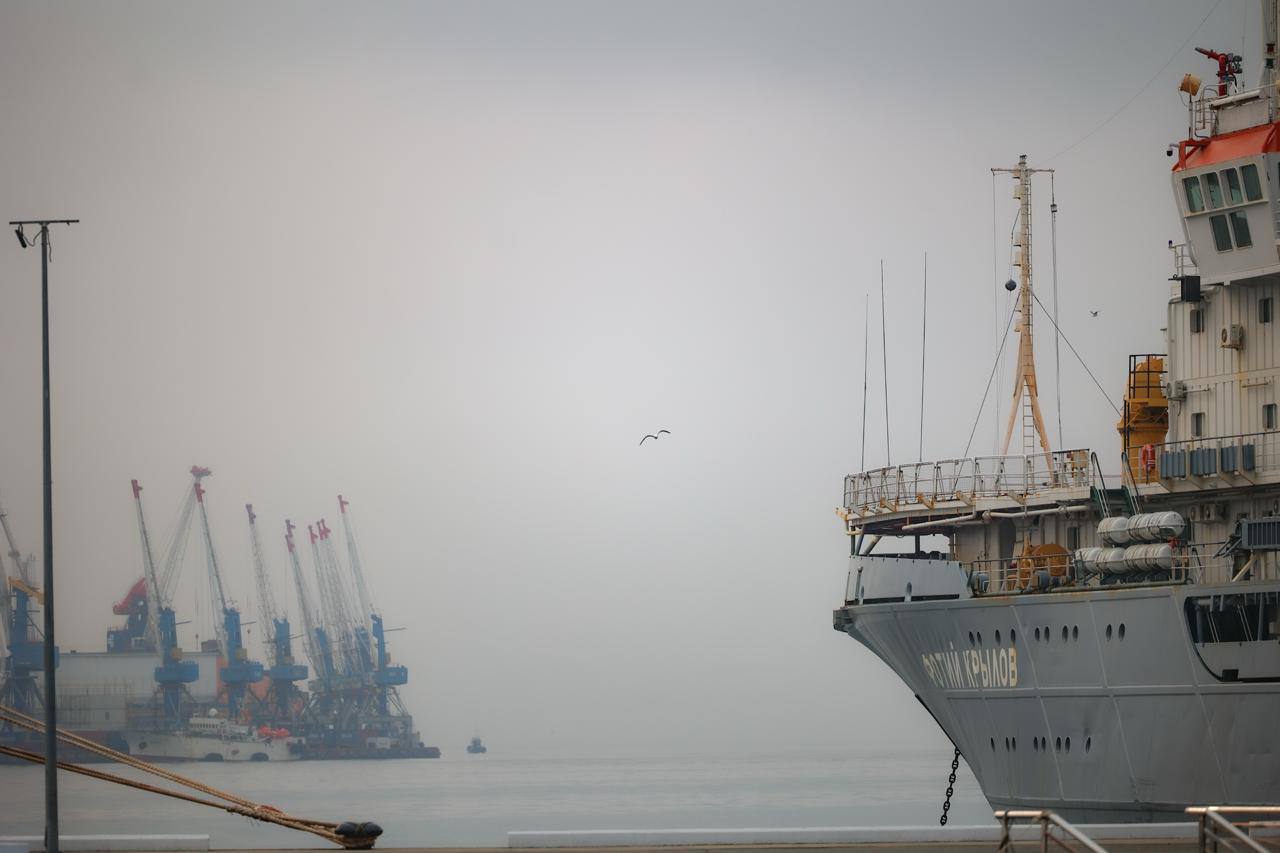 🌫Весна во Владивостоке — это время, когда реальность теряет резкость

🚢Море …