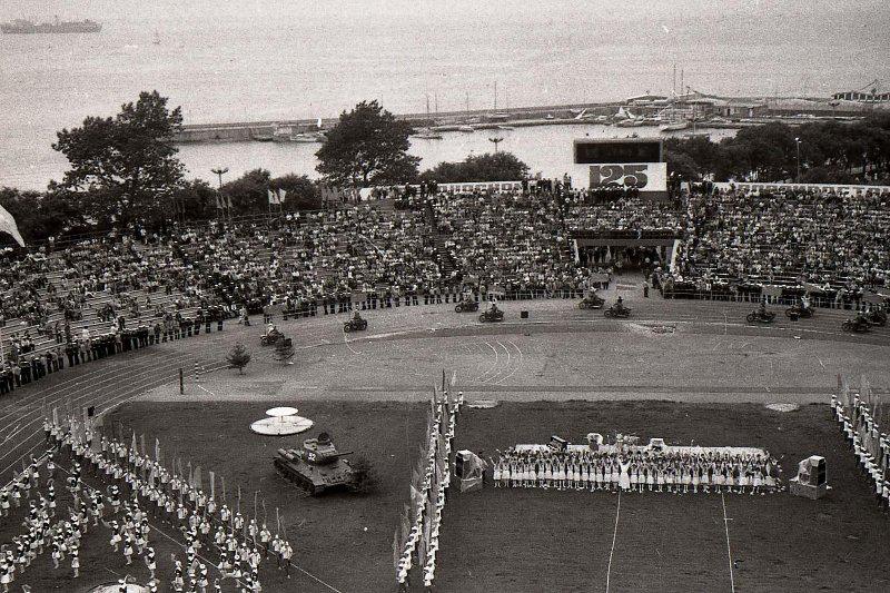 А вот так праздновали 125-летия Владивостока в 1985 году ⬆️

Давайте же прове…