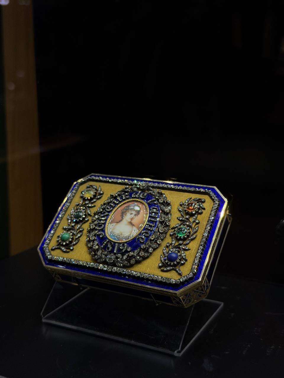 Сокровища Эрмитажа уже во Владивостоке! 🏛️✨

В Приморской картинной галерее …