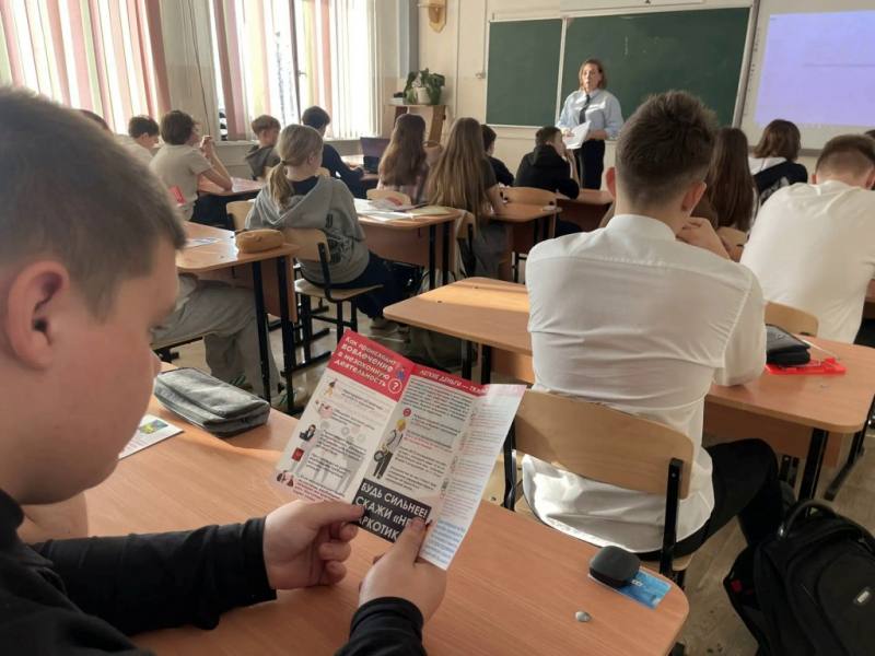 ☘️В Артеме Приморского края полицейские и общественники проводят антинаркотические мероприятия «Просто скажи НЕТ