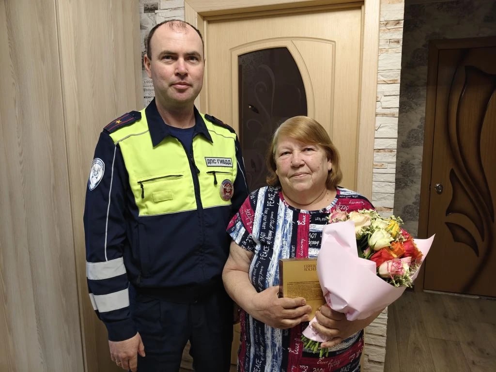 🕯В Артеме сотрудники Госавтоинспекции навестили маму погибшего коллеги

💐 В …