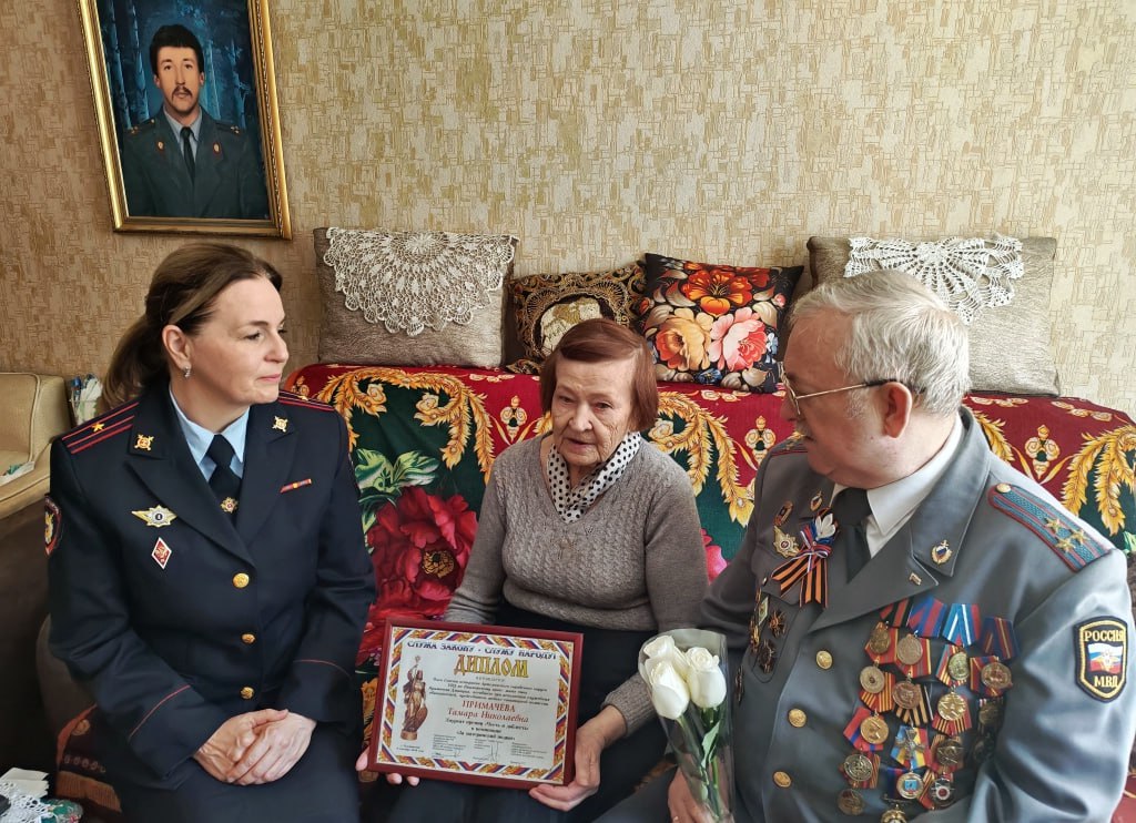 🕯 «8 Марта – В каждый Дом»: в Артеме полицейские навестили мать погибшего героя

🌸 В Приморье проходит акция «8 Марта – В каждый Дом»