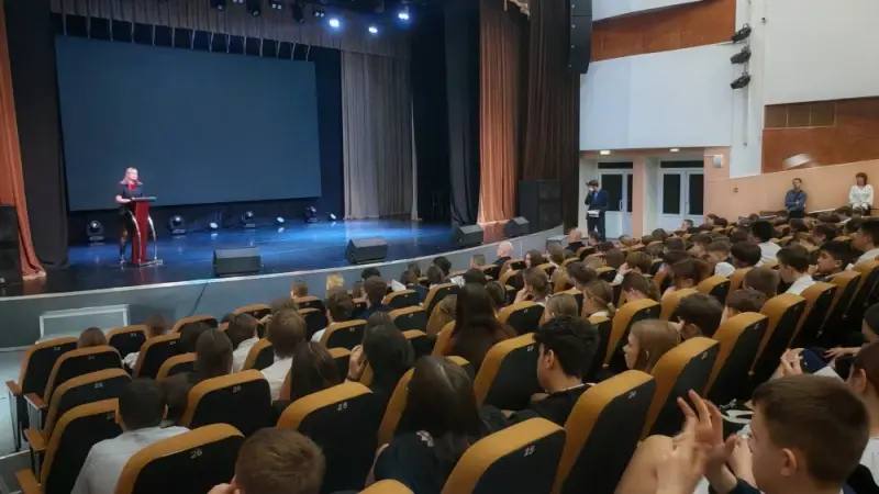 ⚡️⚡️⚡️В Уссурийске Приморского края сотрудники полиции обсудили со школьни…