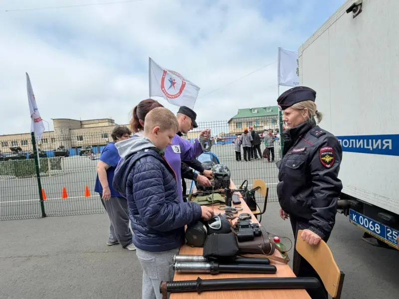 🎩Во Владивостоке полицейские приняли участие в инклюзивных военно-патриотических играх «Я – спорт