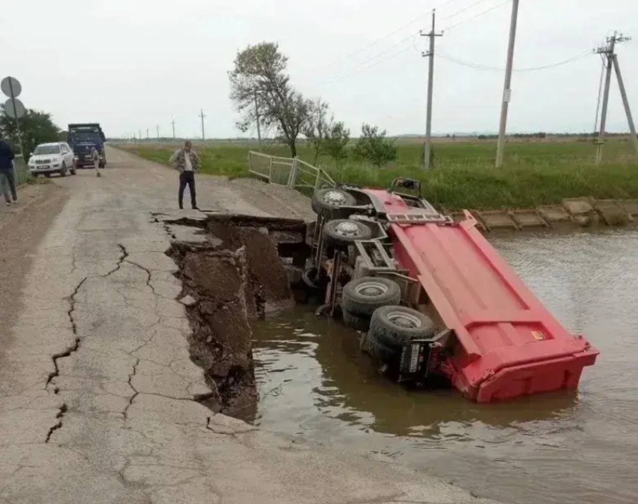 ☄️☄️☄️Полиция работает на месте обрушения моста на автодороге «Хороль – Ретих…