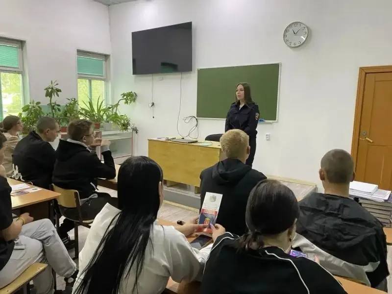 В Чугуевском округе Приморья сотрудники полиции провели антинаркотическую про…