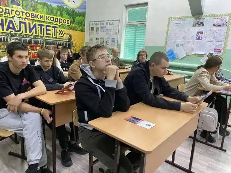 В Чугуевском округе Приморья сотрудники полиции провели антинаркотическую про…