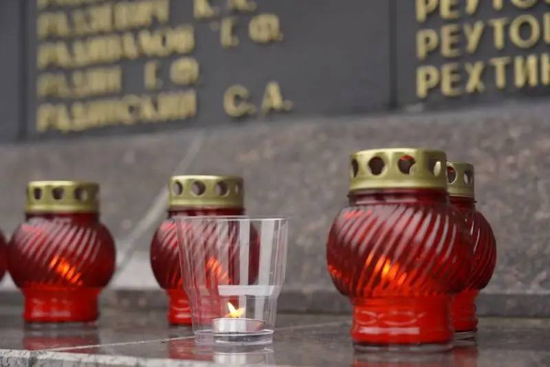 В Приморском крае в День памяти и скорби сотрудники полиции и курсанты юридич…