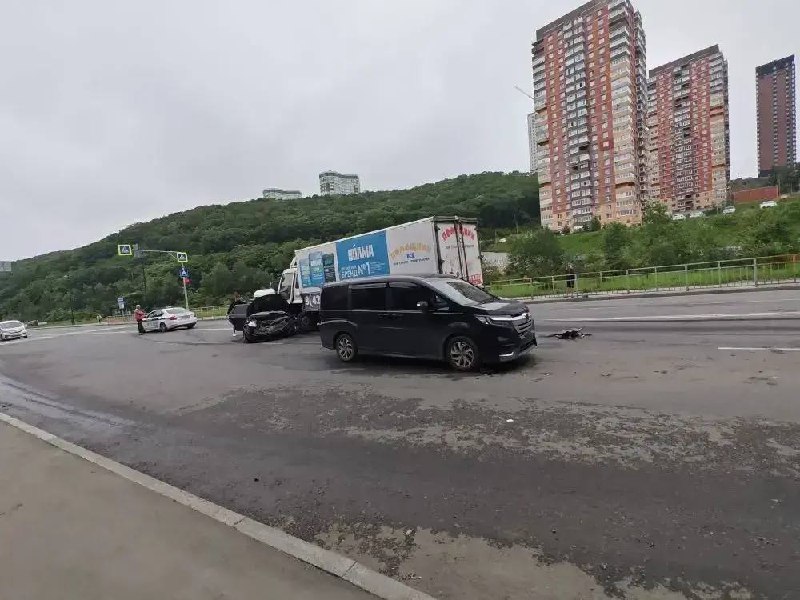 Сотрудники Госавтоинспекции устанавливают обстоятельства ДТП в Первореченском…