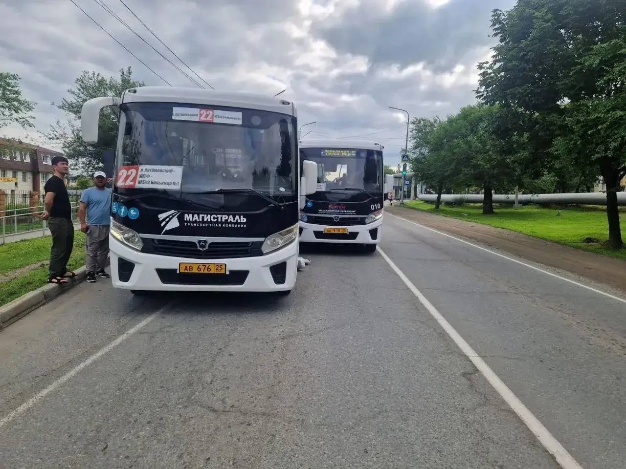В Артеме Госавтоинспекция устанавливает обстоятельства ДТП с участием автобус…