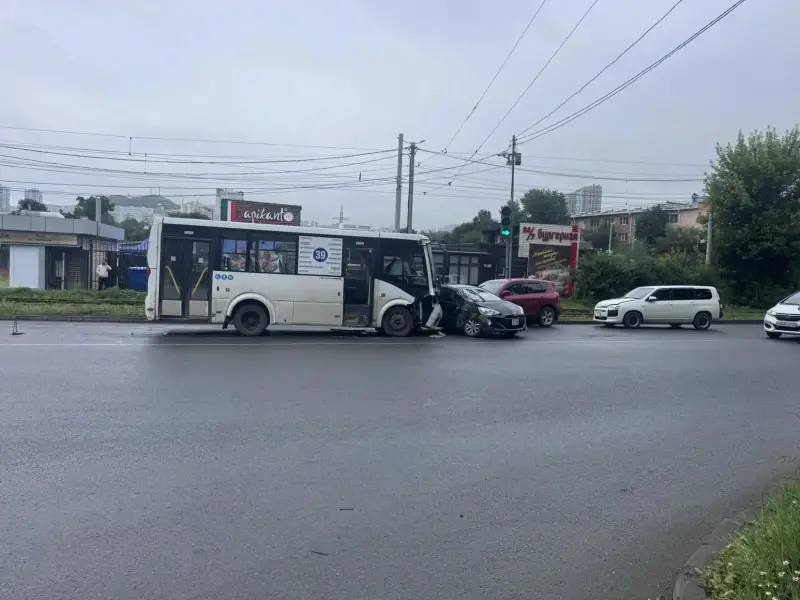 Госавтоинспекция устанавливает обстоятельства ДТП во Владивостоке

В дежурное отделение полка ДПС Госавтоинспекции УМВД России по г