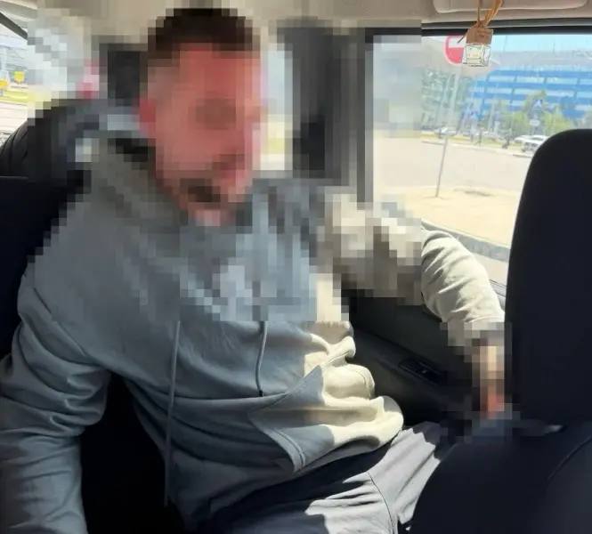 Находкинскими оперативниками в аэропорту Хабаровска задержан подозреваемый в …