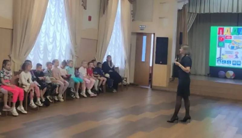 «Полиция на страже детства»: в Находке полицейские продолжают проводить для д…
