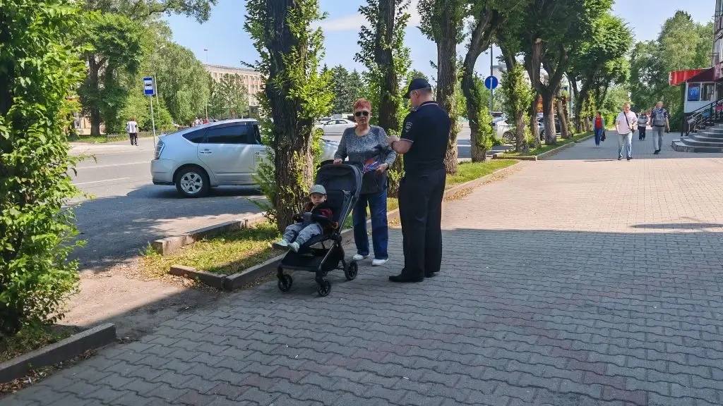 Участковые уполномоченные полиции и общественники провели профилактическое ме…