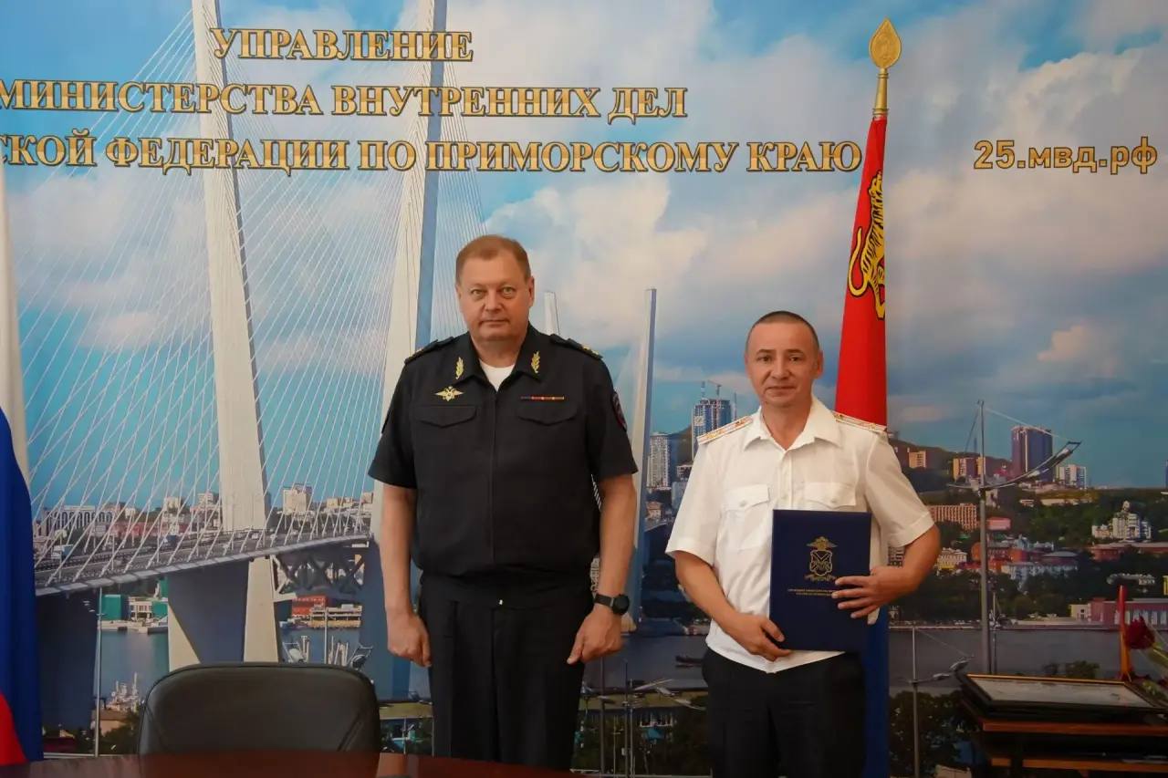 Глава УМВД по Приморью Александр Табакаев поздравил сотрудников подразделений…