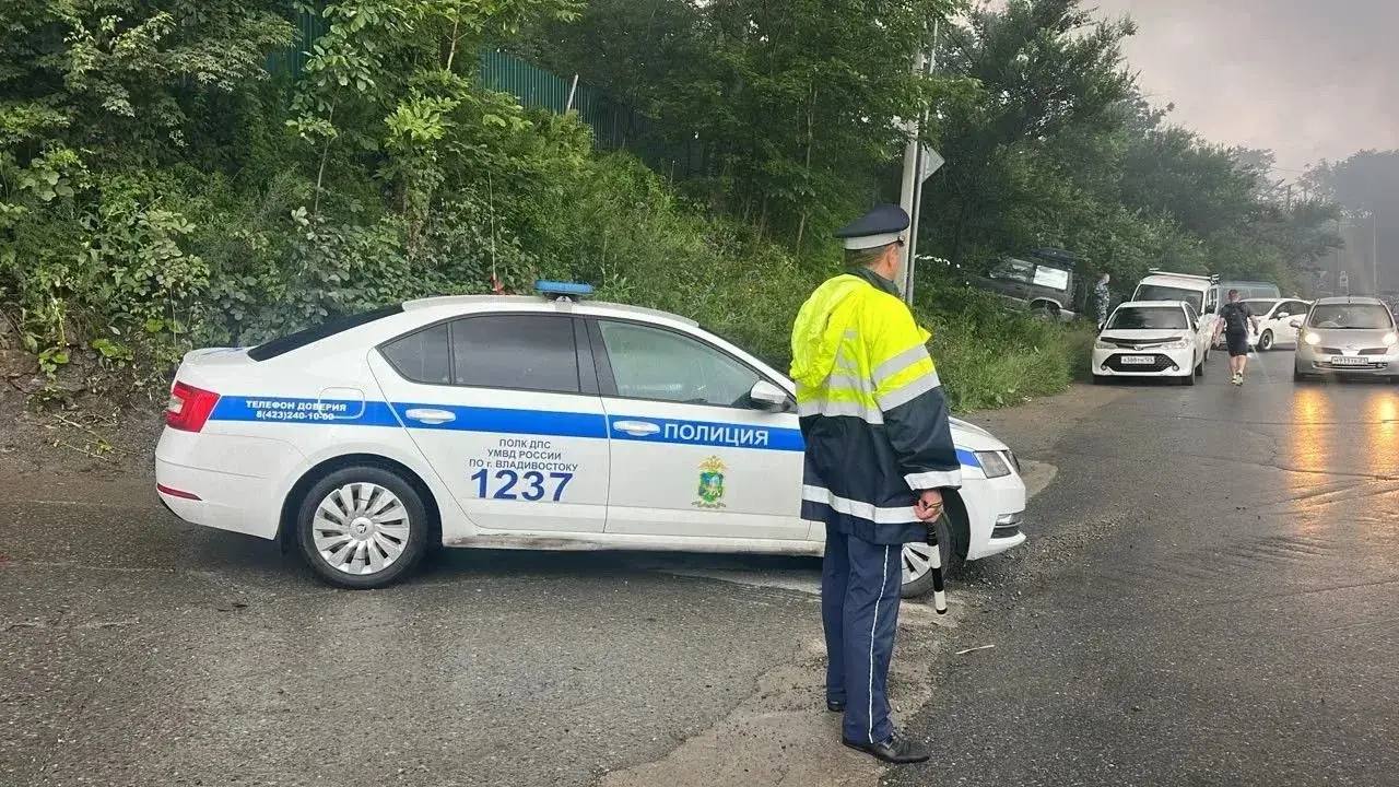 ⚡️Во Владивостоке полиция работает на месте возгорания склада

В полицию пос…