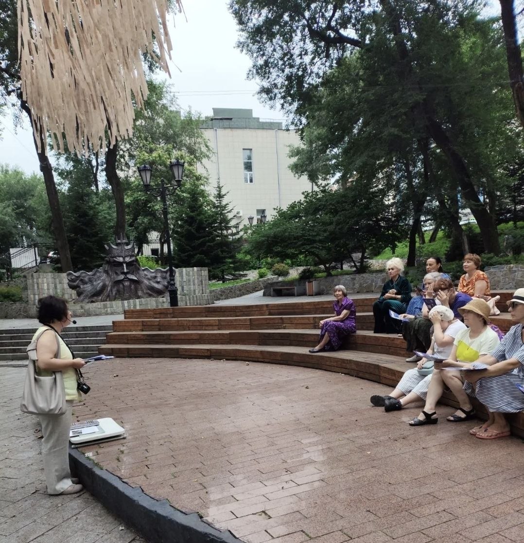 🌸Сегодня в Адмиральском сквере прошла очередная встреча в рамках цикла лекций «Бодрая суббота